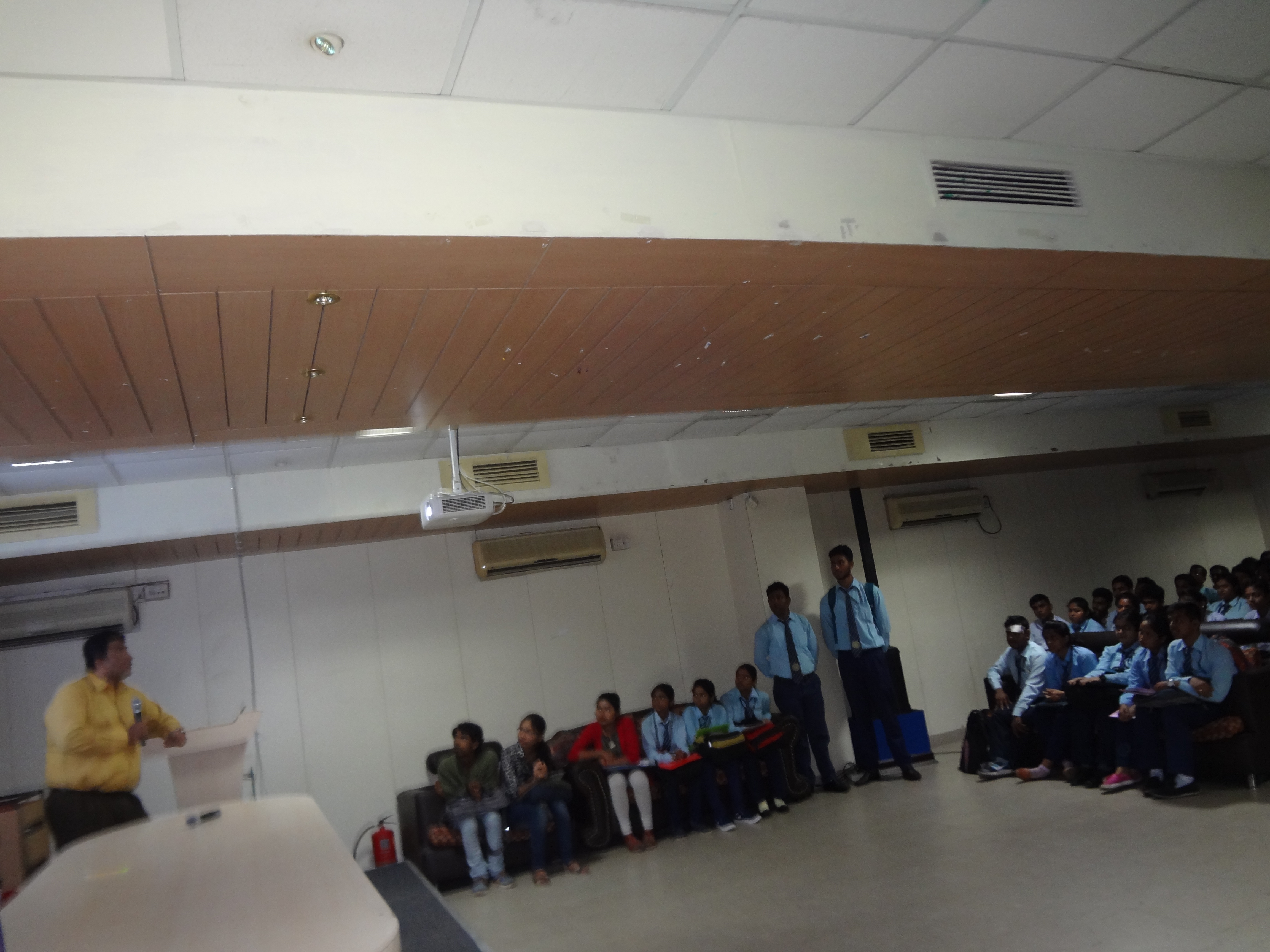 H.R.Head ,L&T Infotech Interacting  with students
