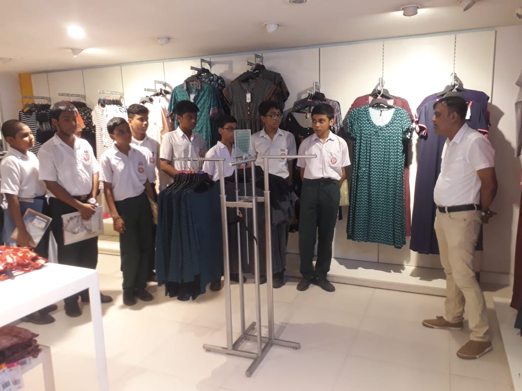 Industry visit organised in retail sector