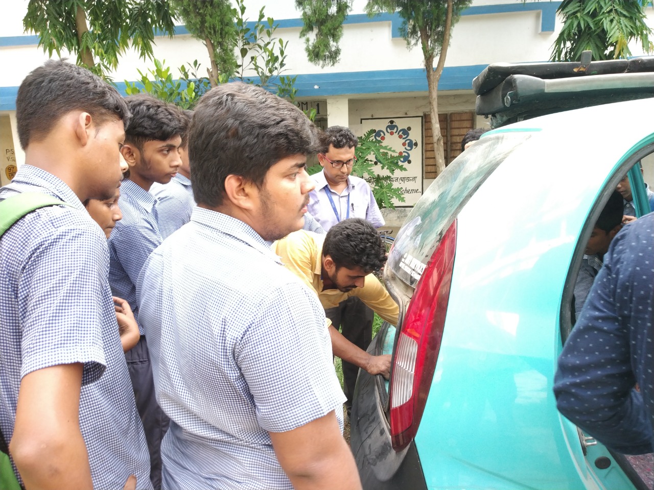 Guest Lecture Session by Mr.Santosh Biswas (qualification: DAE) with 3 years of experience in Automobile Sector.