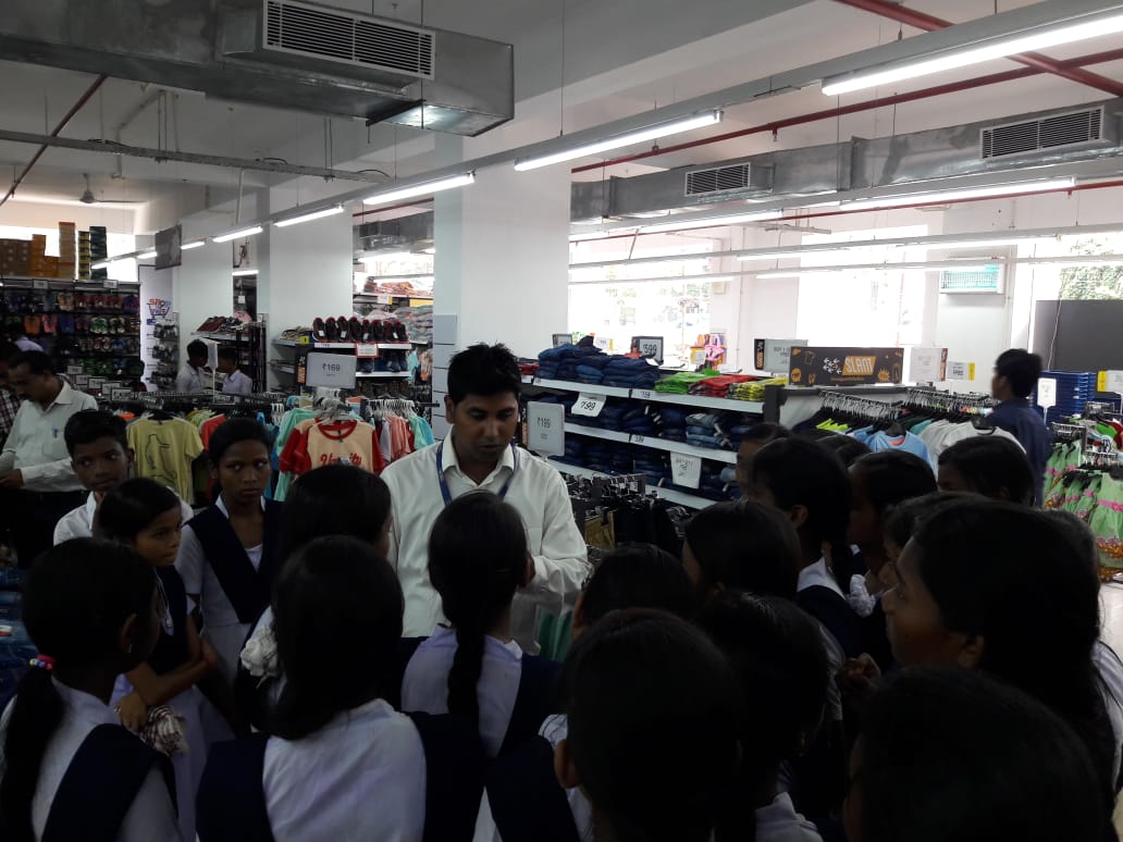 Industry visit session organized in Retail Sector 