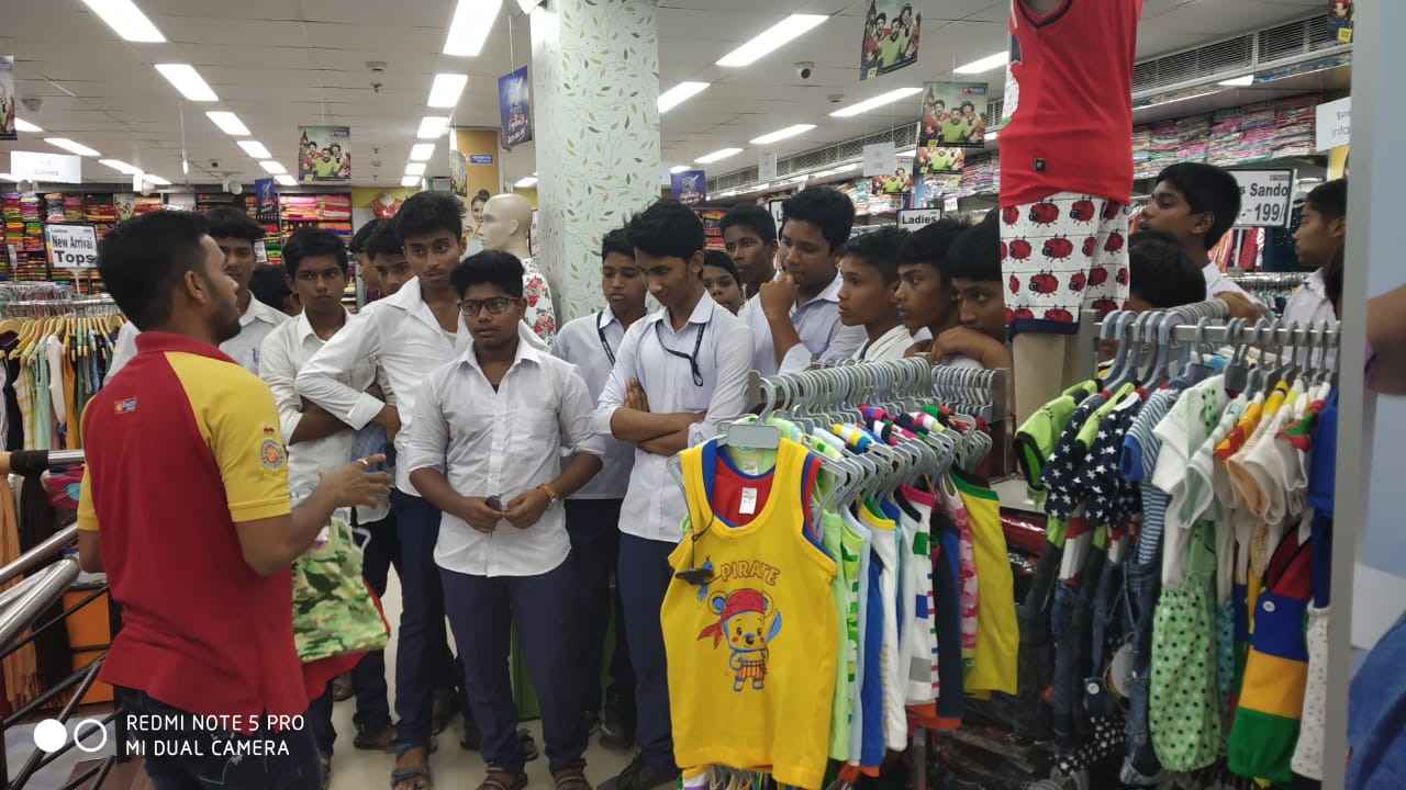 Industry expert Mr.Mukesh Sharma introduced them and shared knowledge about the  retail industry.