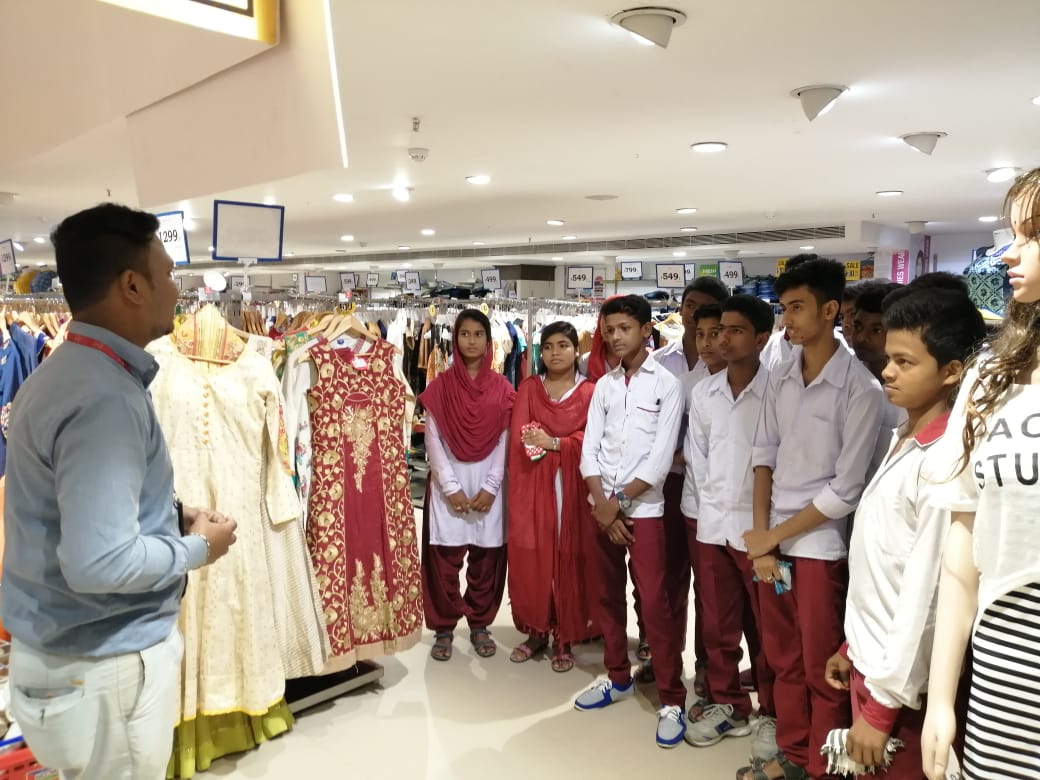 Industry visit session organized in Retail Sector