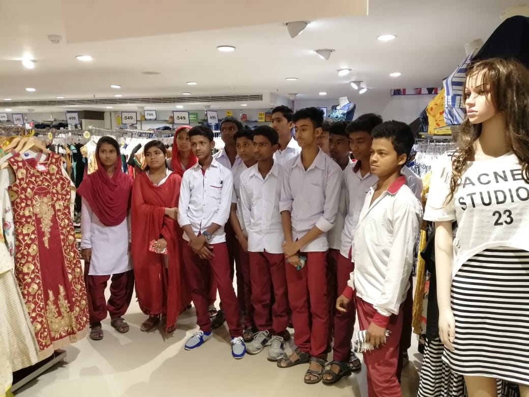 Industry visit session organized in Retail Sector