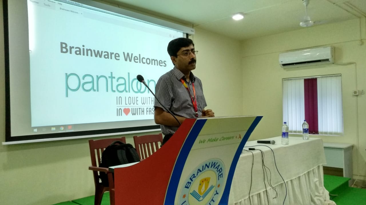 Mr. Sabysachi Banerjee - Area  HR Manager (South Cluster Zone and North East Operations), Pantaloons. He addressed them regarding the current scenario of the Retail Industry.