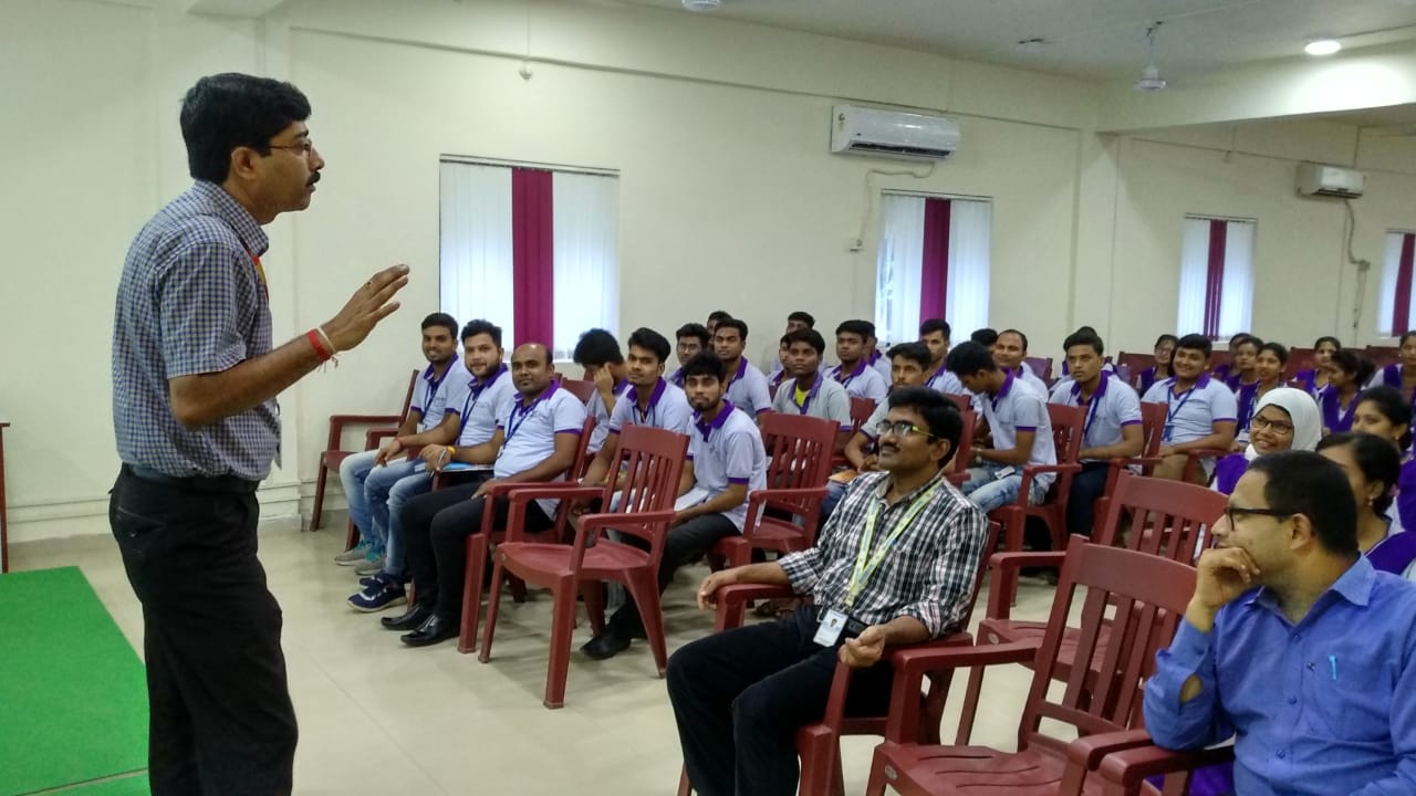 Mr. Sabysachi Banerjee - Area  HR Manager (South Cluster Zone and North East Operations), Pantaloons. He addressed them regarding the current scenario of the Retail Industry.