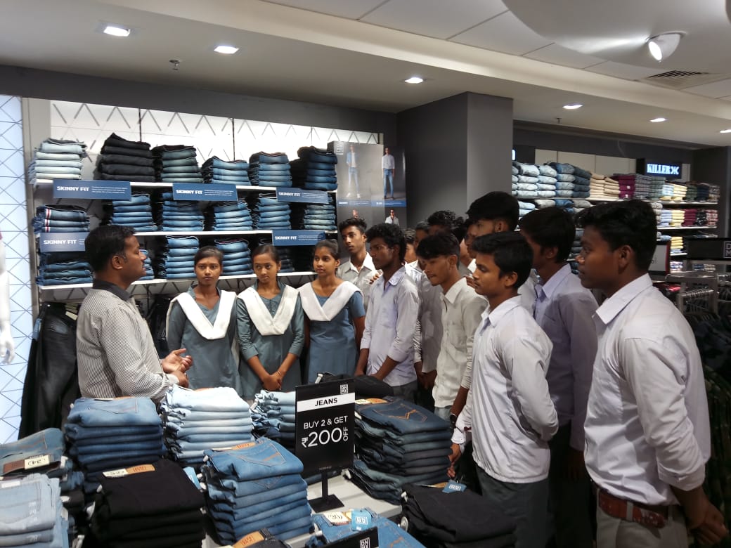 Industry Visit session organized in Retail Sector