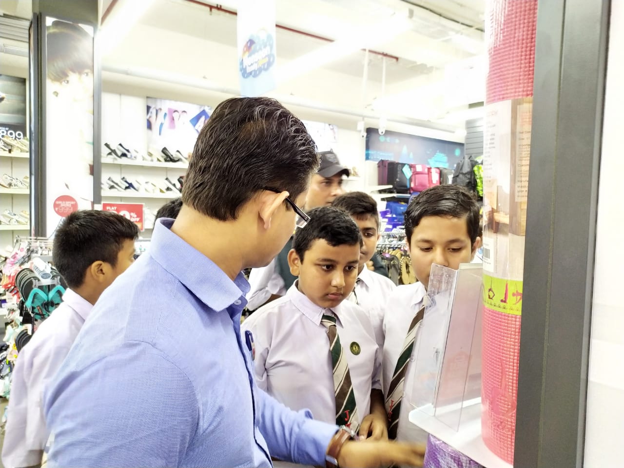 Industry visit session organized in Retail Store