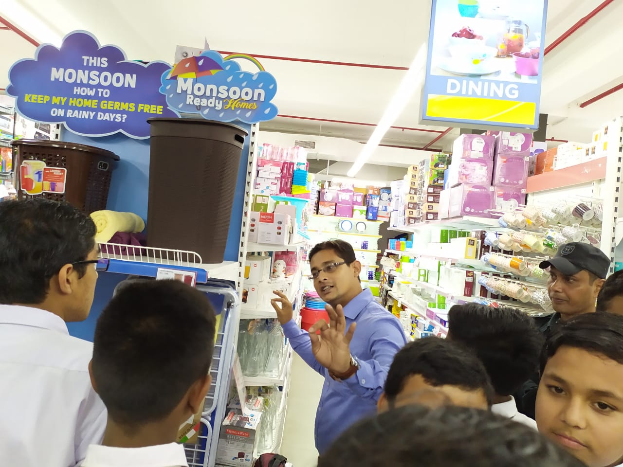 Industry visit session organized in Retail Store