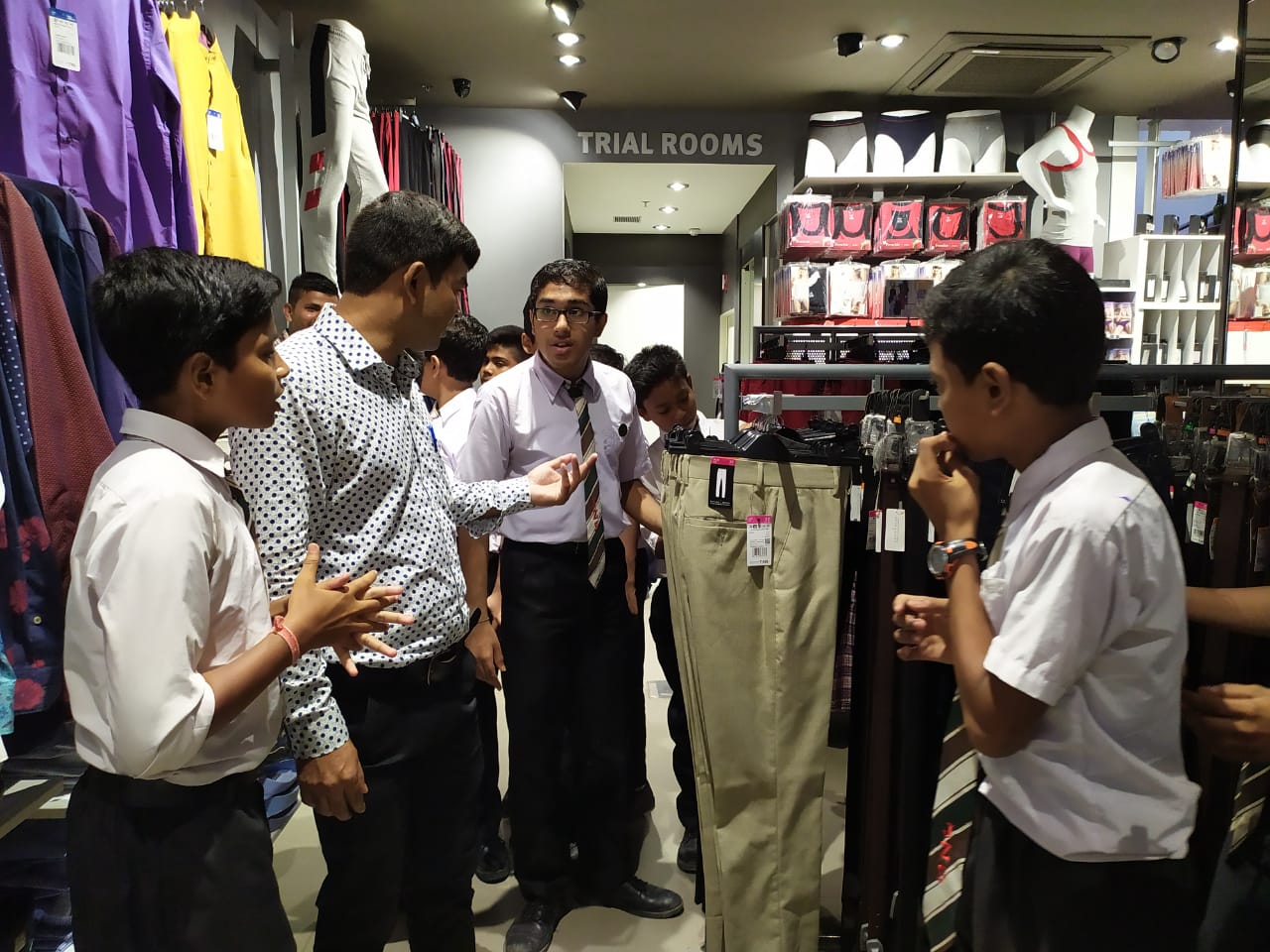 Industry visit session organized in Retail Store