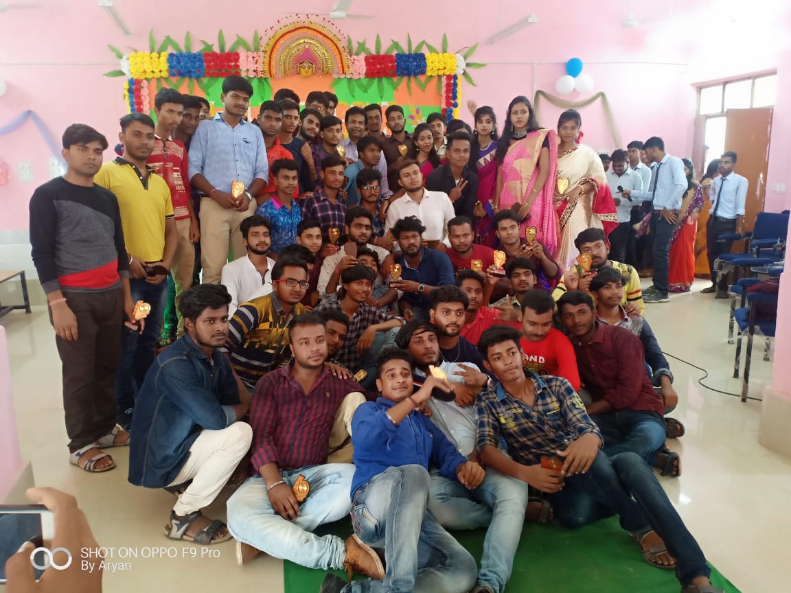 Junior students , Lecturers and Staffs of the polytechnic organised a colourful farewell programme