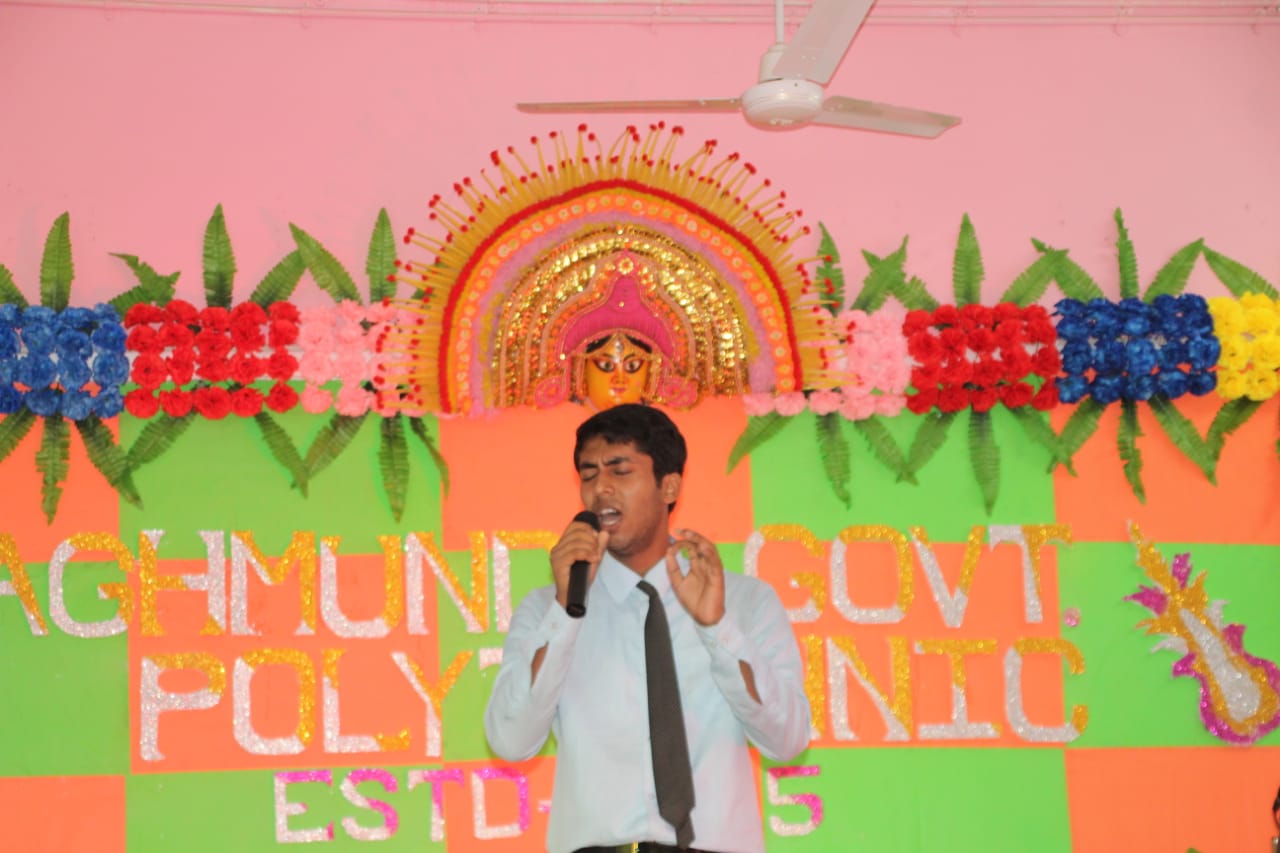 Junior students , Lecturers and Staffs of the polytechnic organised a colourful farewell programme