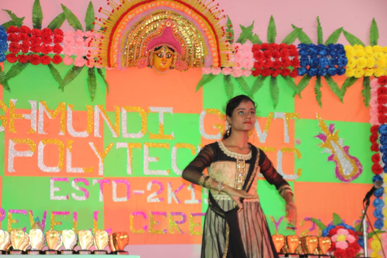 Junior students , Lecturers and Staffs of the polytechnic organised a colourful farewell programme