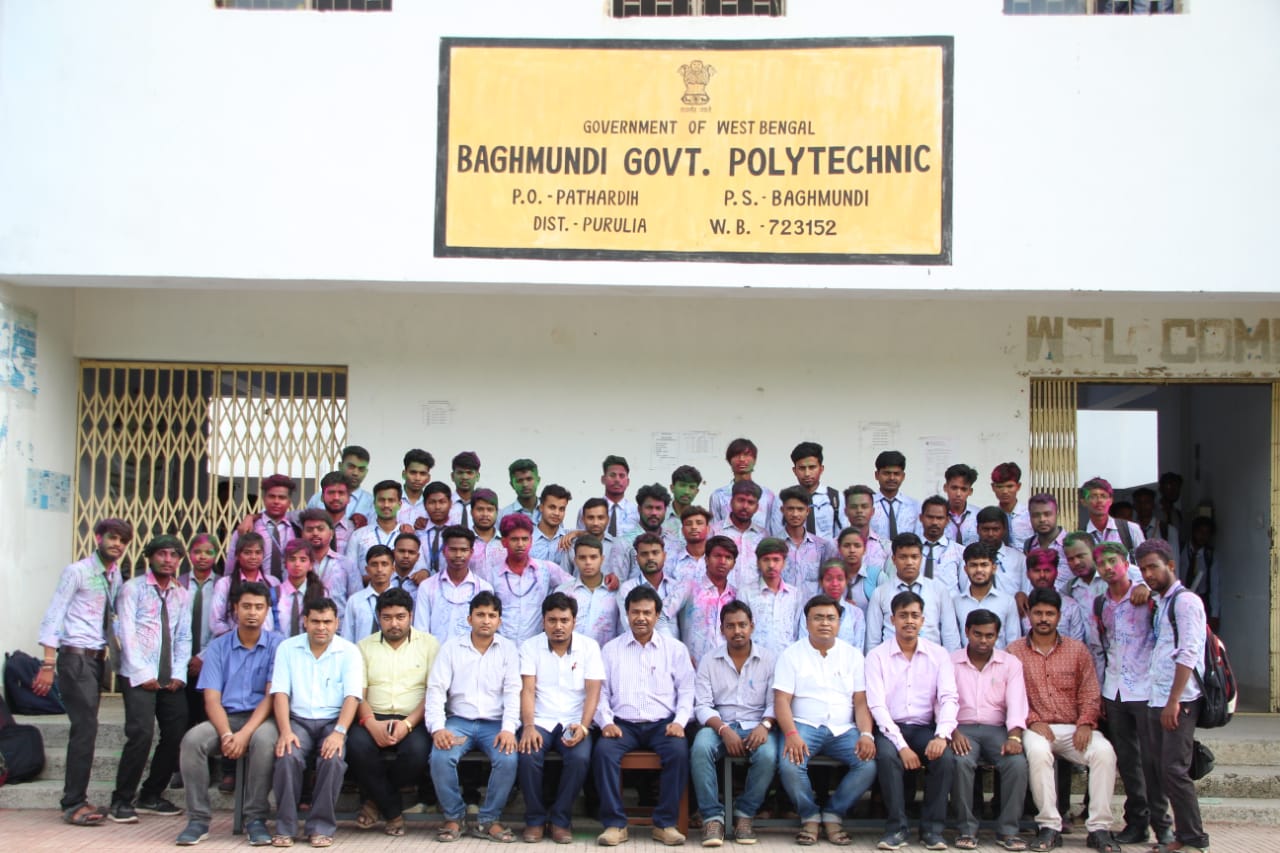 Junior students , Lecturers and Staffs of the polytechnic organised a colourful farewell programme