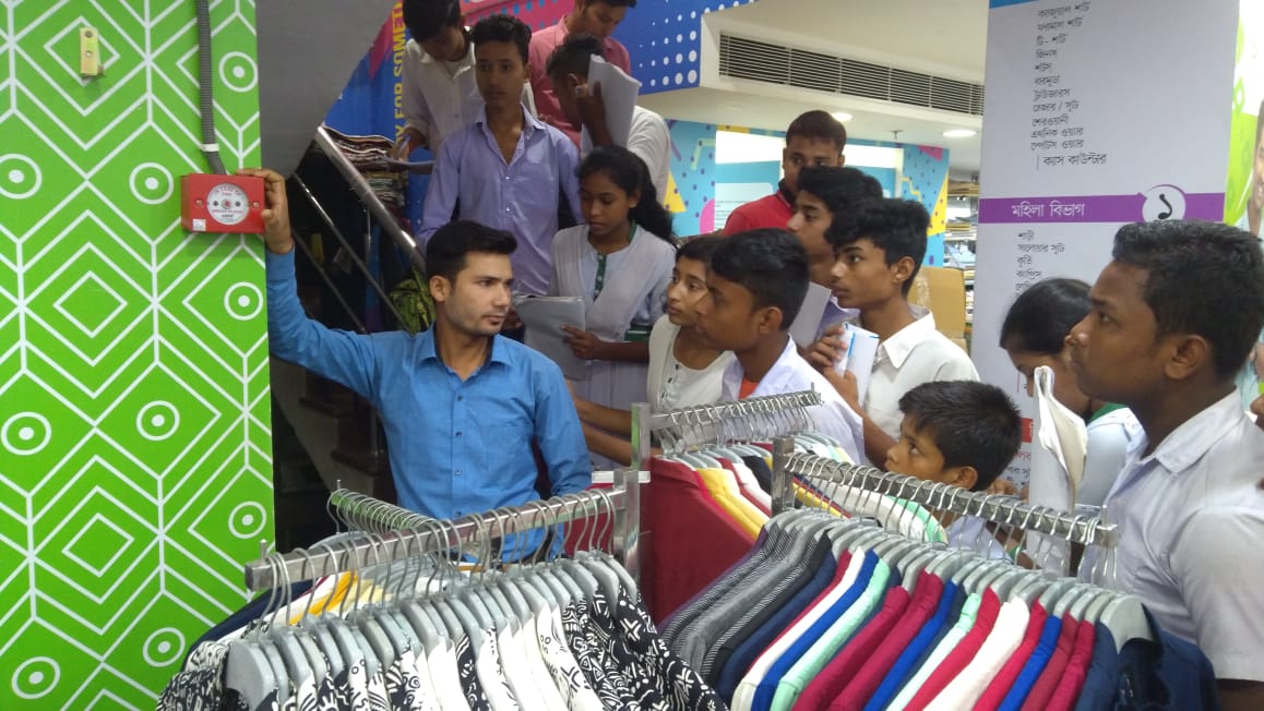 Industrial visit session in Retail Sector